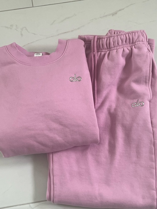 ALO Yoga Sweaters - Alo yoga sweat set in candy heart pink
